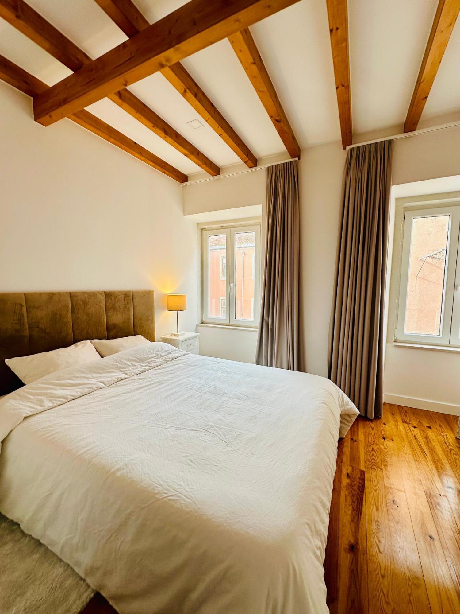 Castle Suites Lisbona Esterno foto
