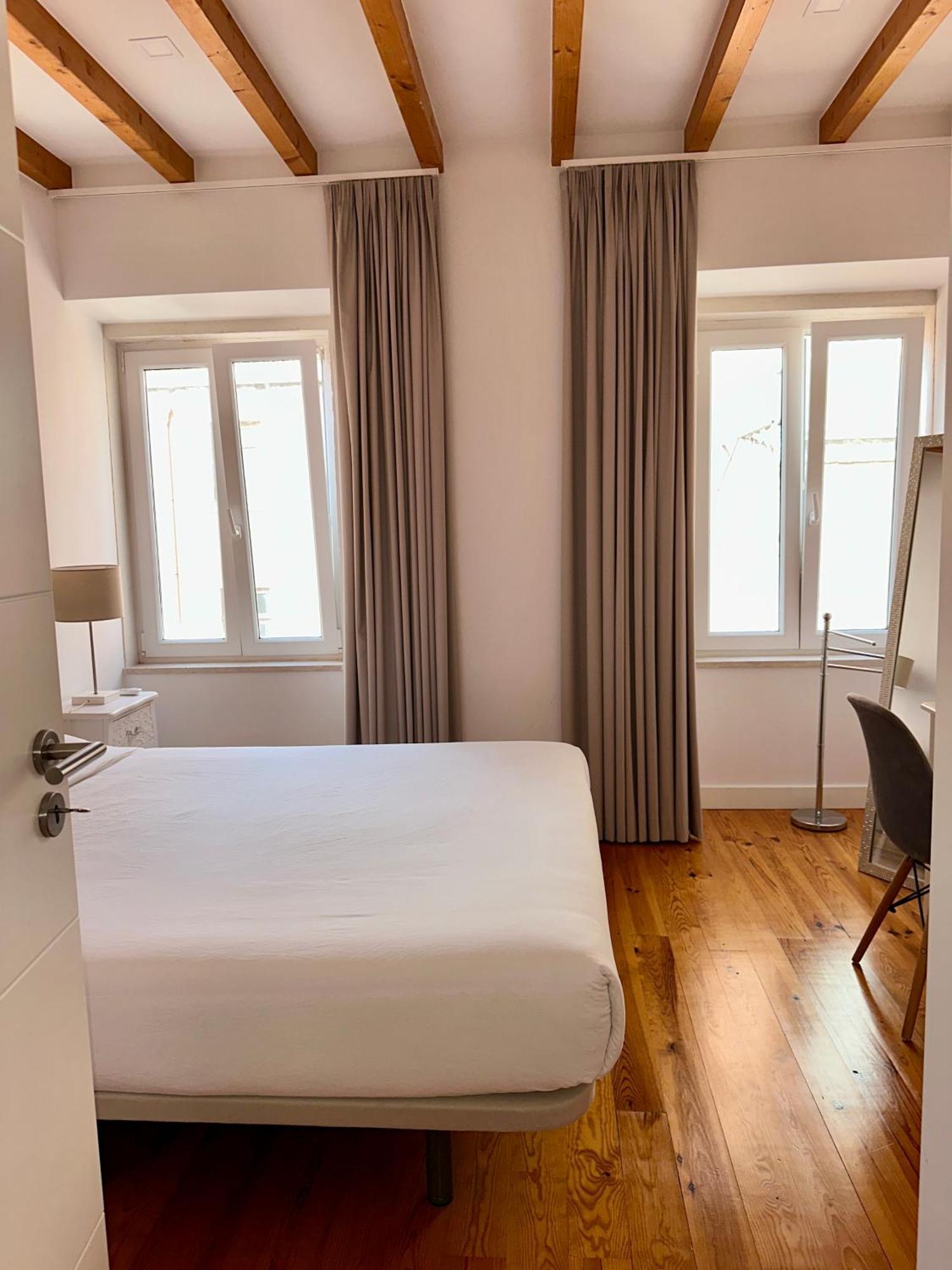 Castle Suites Lisbona Esterno foto